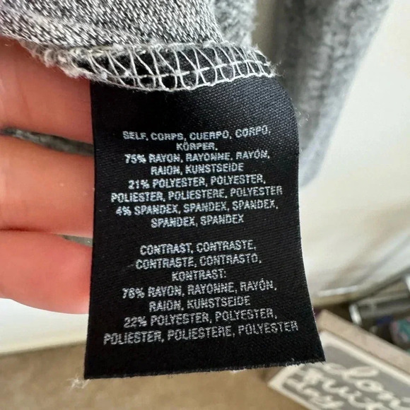 Anthropologie Postmark gray soft knit Ruffle Hem Side Split Sweater top sz Small - Picture 7 of 7